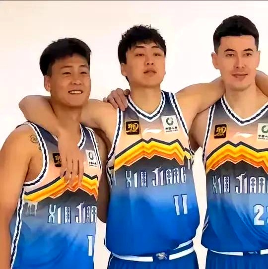 新赛季CBA榜首争夺激烈，各队都在全力争胜的简单介绍