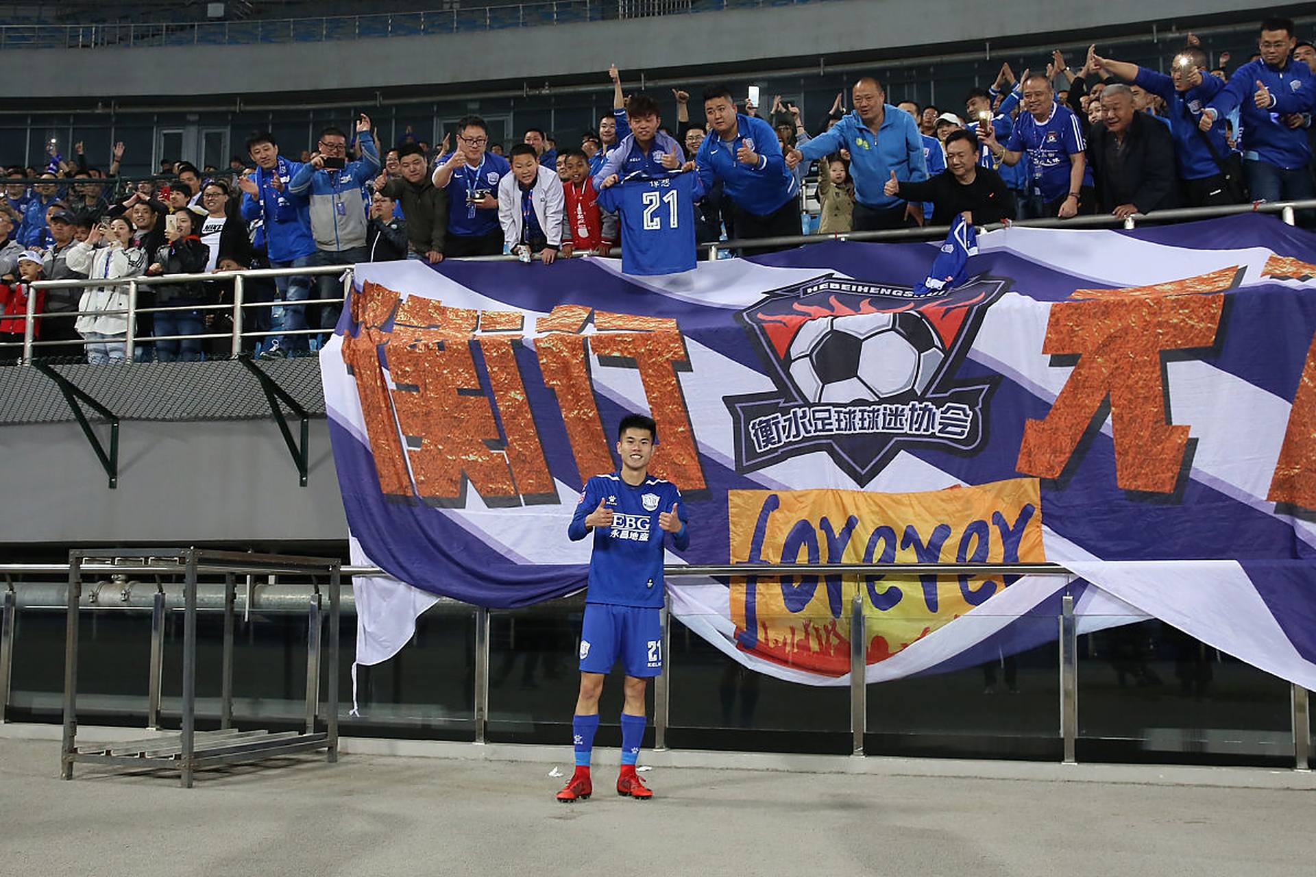 爱游戏-包含关键时刻挺身而出，球队主力舍命拼搏取得胜利的词条