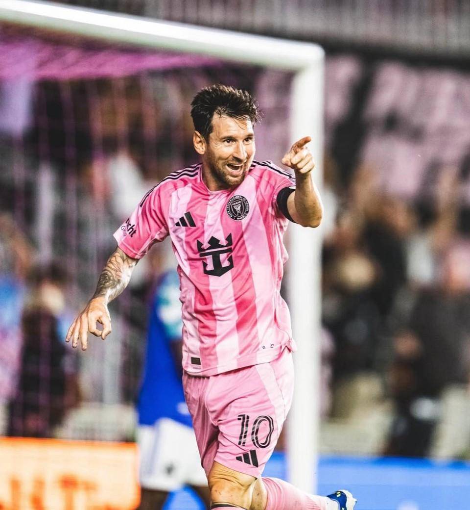 爱游戏官网-梅西神勇助攻，巴萨挥别对手轻松取胜！