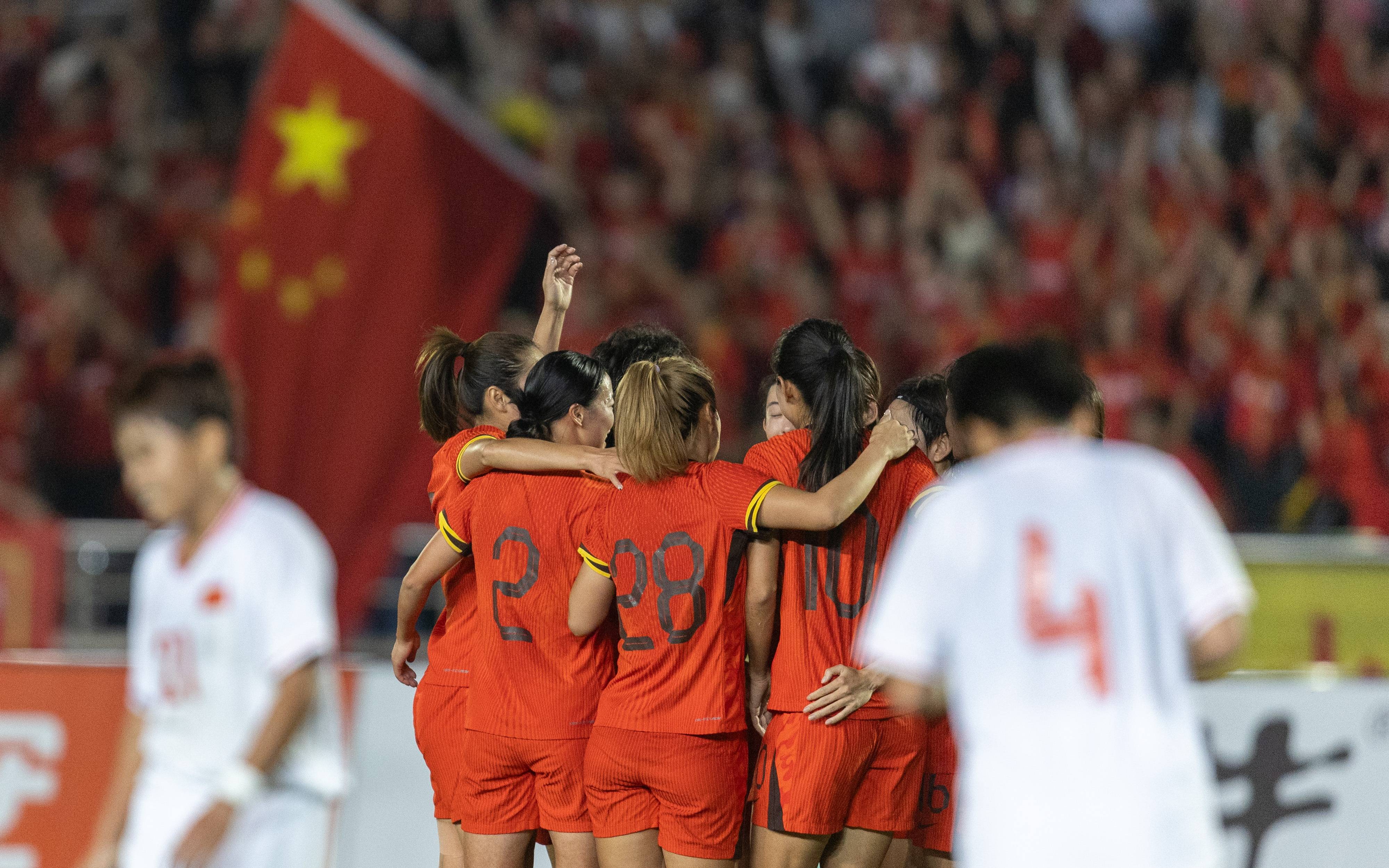 包含荷兰女足队全力备战世界杯比赛，决意取得好成绩的词条