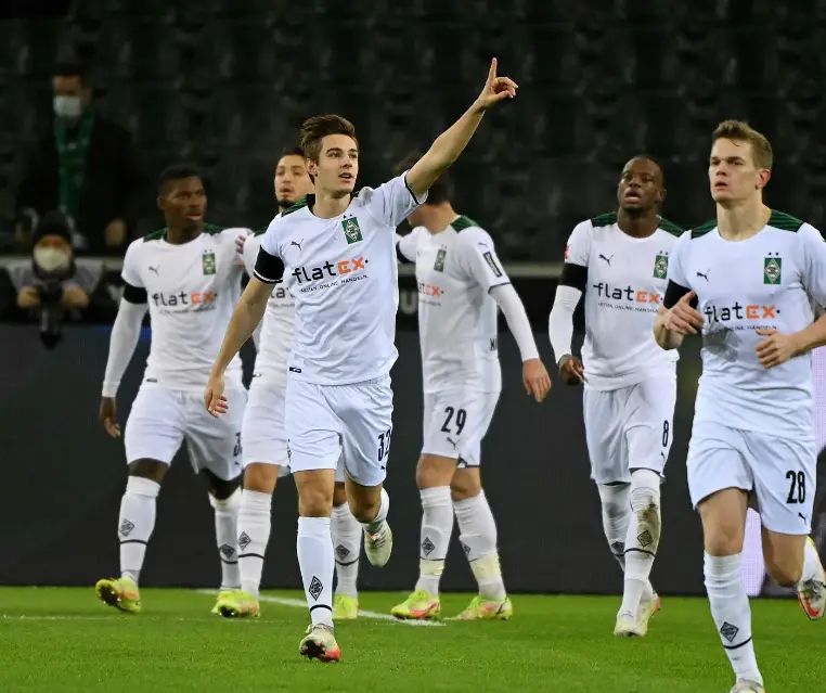 关于汉堡主场不敌门兴格拉德巴赫，德甲保级前景堪忧的信息