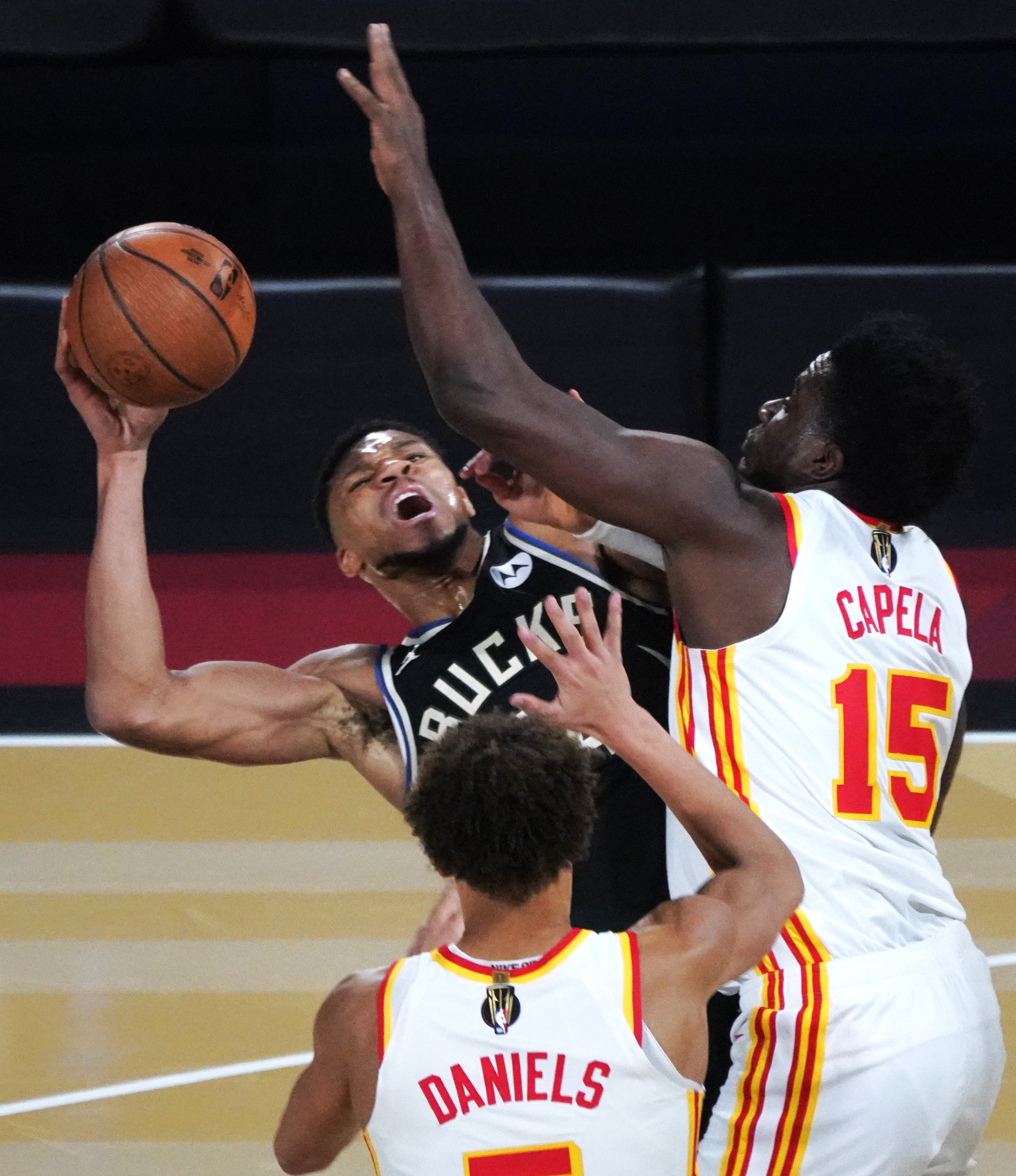 爱游戏网页版入口-老鹰客场击败黄蜂，继续领先东部的简单介绍