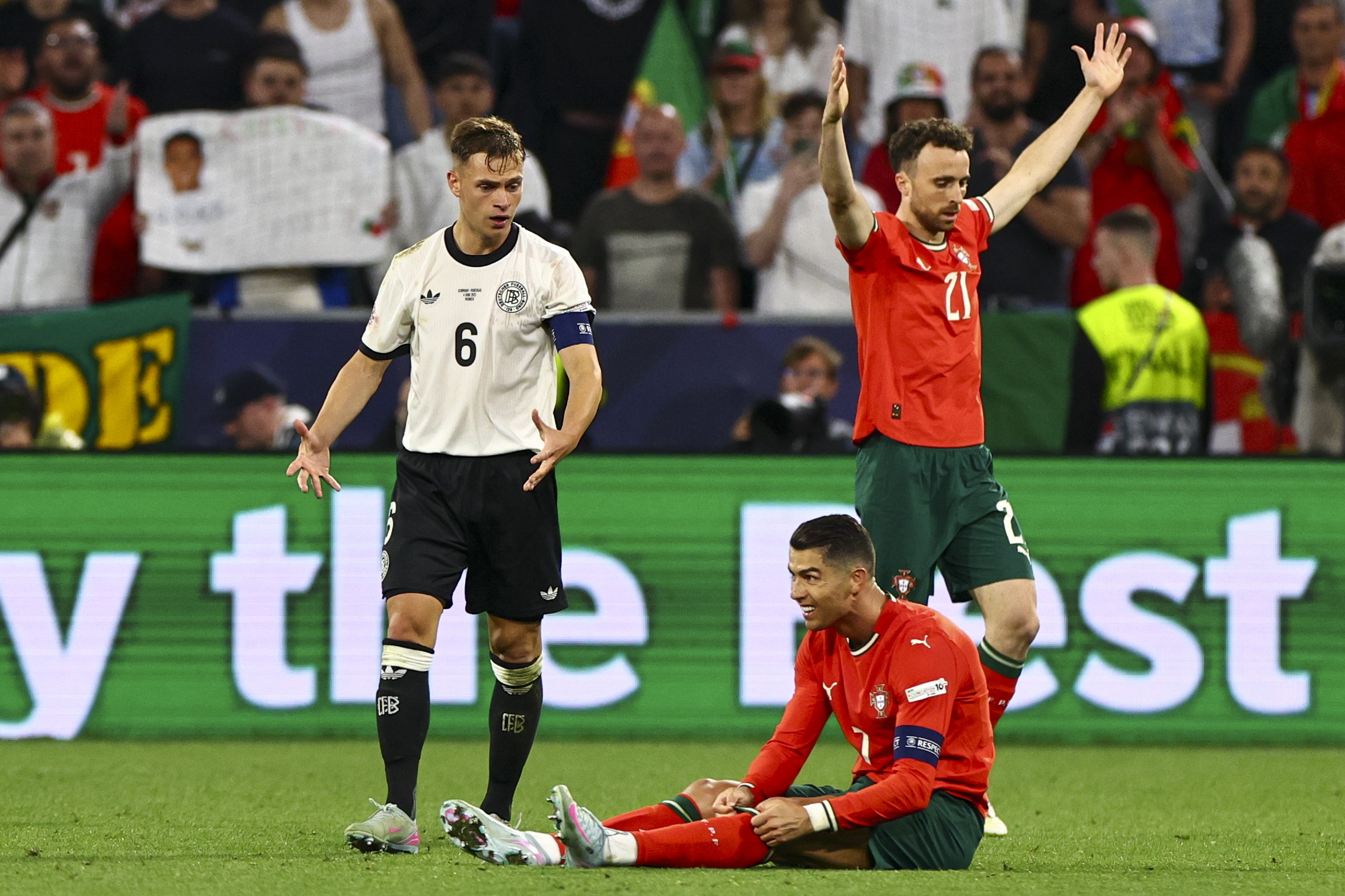 爱游戏-葡萄牙球队力挫强敌，晋级淘汰赛的简单介绍