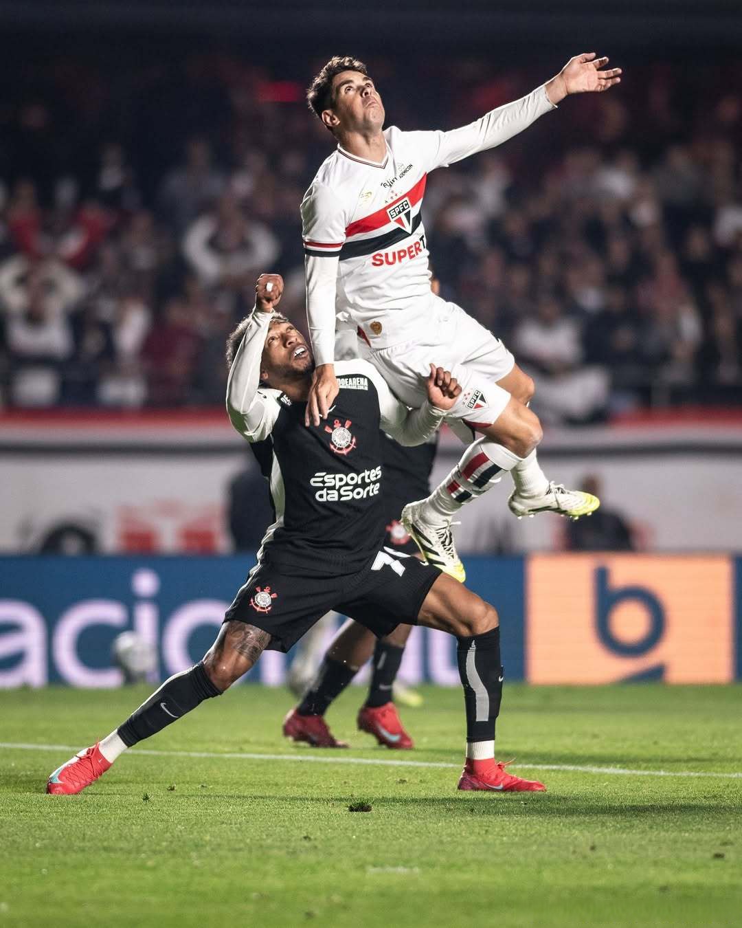 爱游戏入口-球员荣誉！进攻防守均展现出色