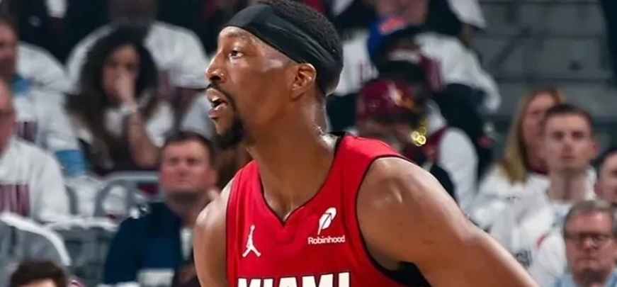 球员荣誉！进攻防守均展现出色